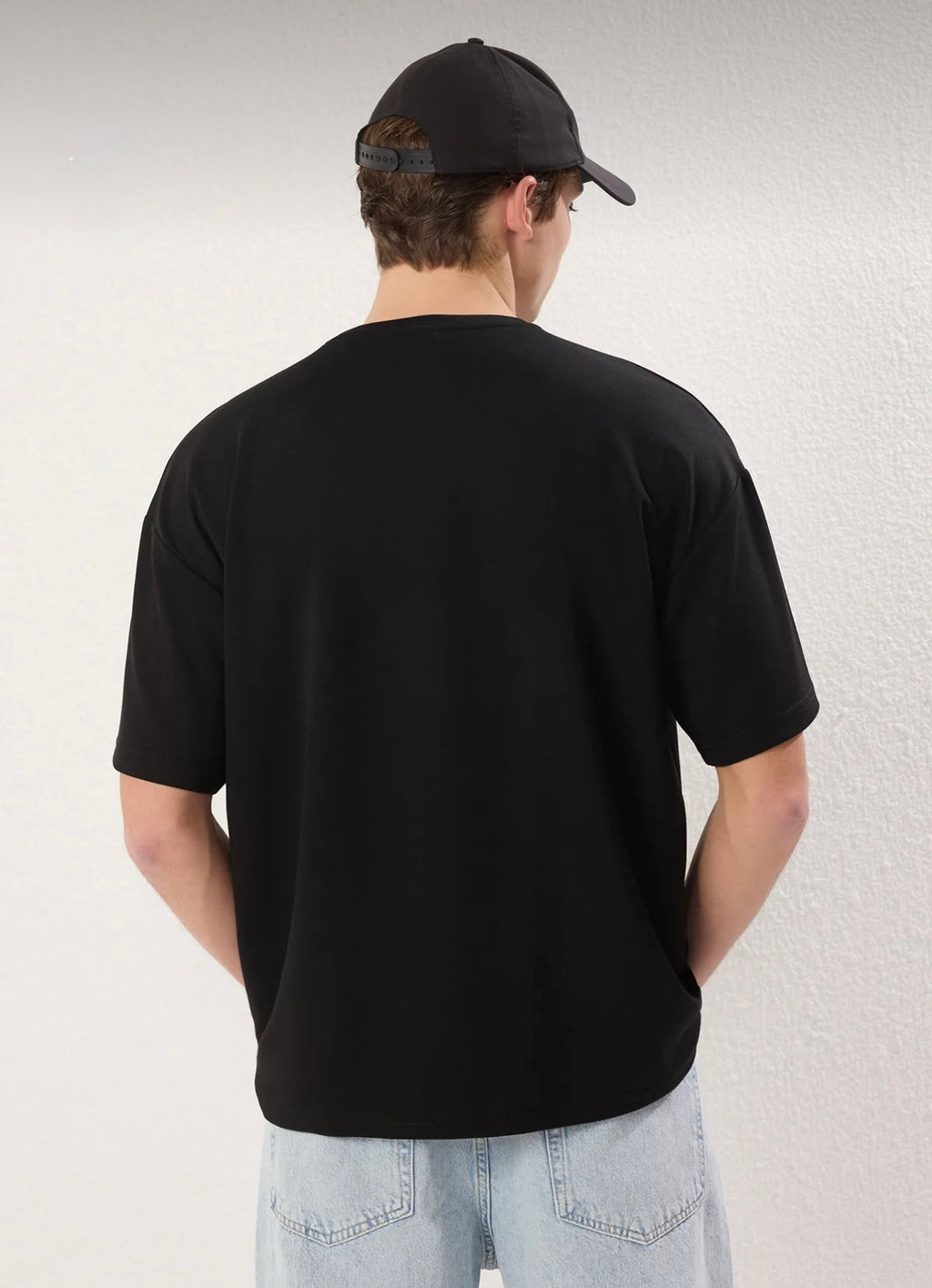 ERKEK DEMİR DETAYLI T-SHORT