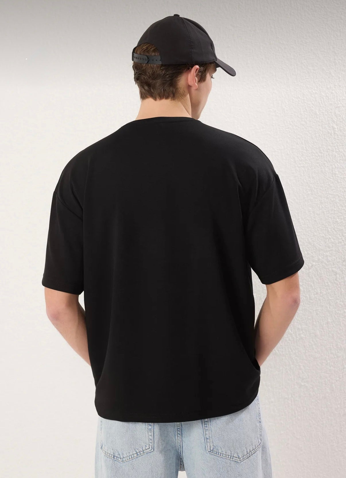 ERKEK DEMİR DETAYLI T-SHORT